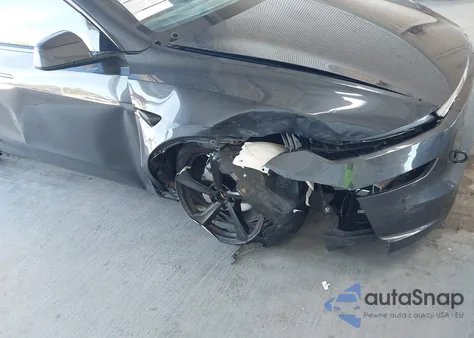 2026 Tesla Model Y Long Range Dual Motor All-Wheel Drive/Long Range Launch Series z USA, uszkodzony, nr VIN 7SAYGDEE0TA450974